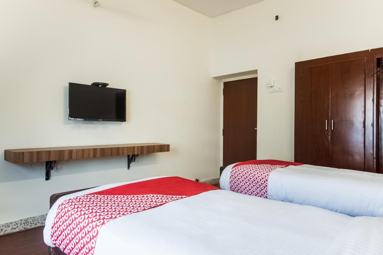 Oyo 76129 Rk Inn Guntur Exterior photo
