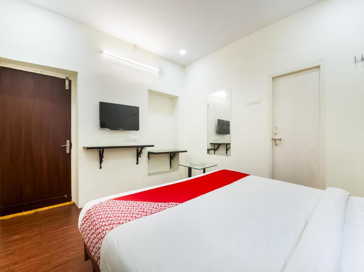 Oyo 76129 Rk Inn Guntur Exterior photo