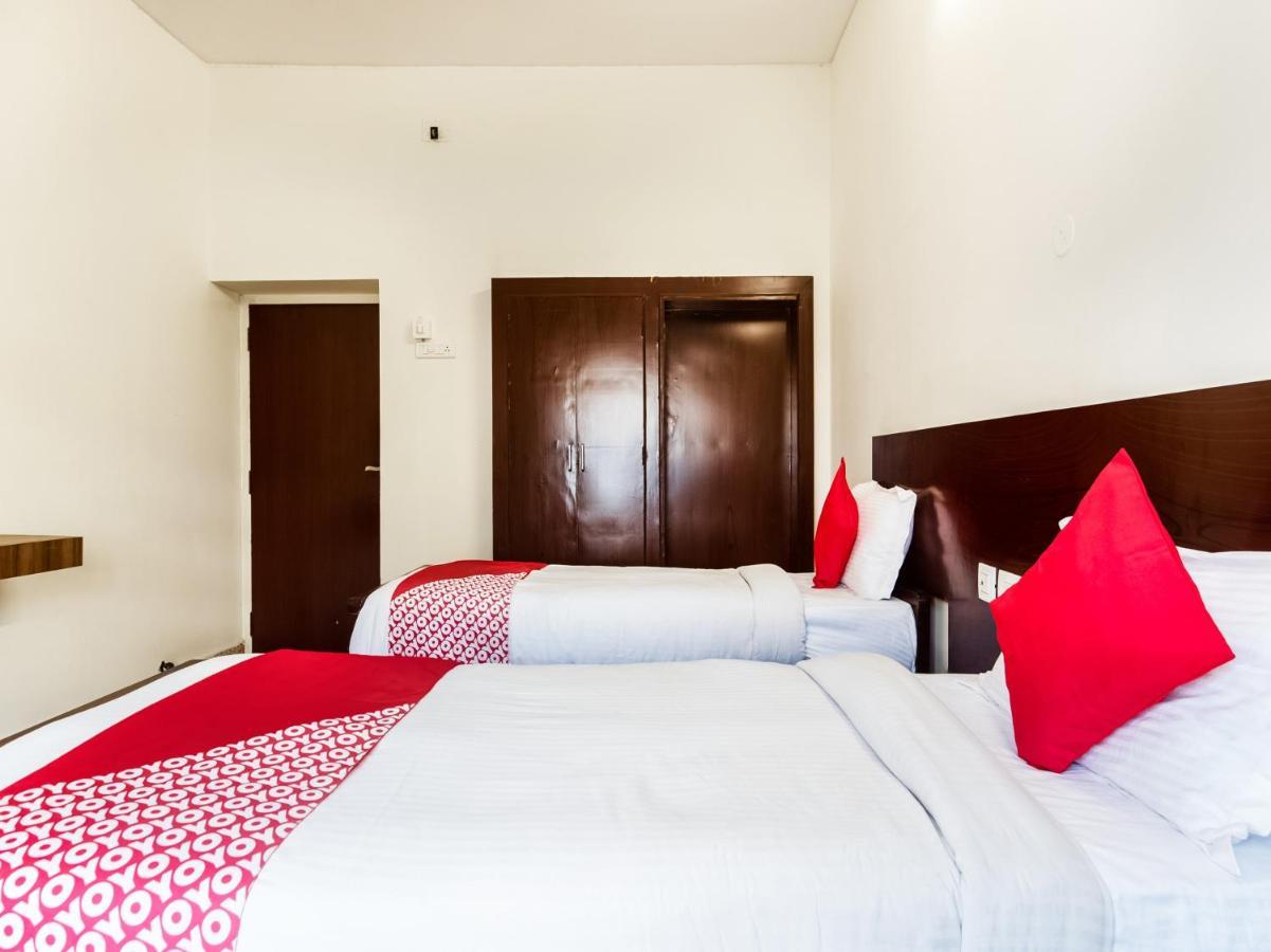 Oyo 76129 Rk Inn Guntur Exterior photo